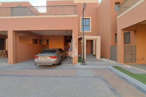 Villa de 4 dormitorios en Abu Dhabi Gate City, UAE No. 37511 25