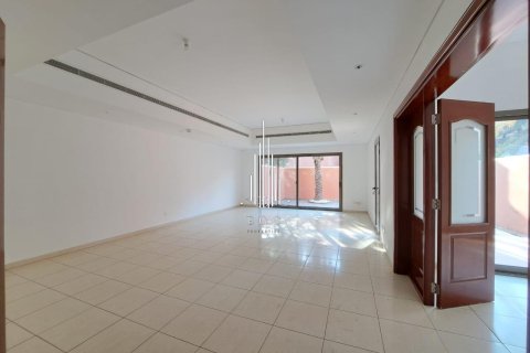Villa de 4 dormitorios en Abu Dhabi Gate City, UAE No. 37511 8