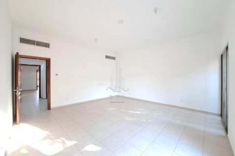Villa de 4 dormitorios en Abu Dhabi Gate City, UAE No. 37511 14