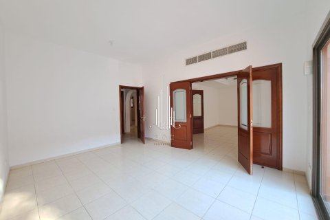 Villa de 4 dormitorios en Abu Dhabi Gate City, UAE No. 37511 24