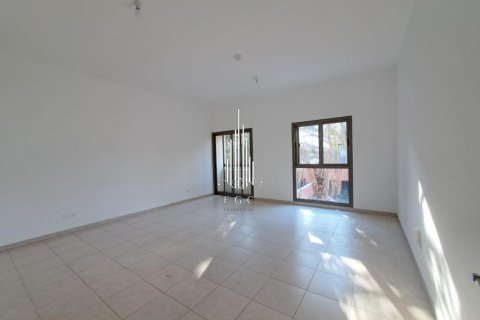 Villa de 4 dormitorios en Abu Dhabi Gate City, UAE No. 37511 6