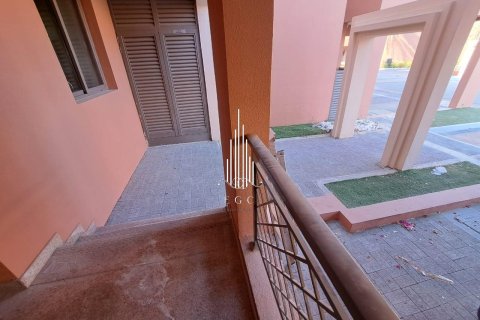 Villa de 4 dormitorios en Abu Dhabi Gate City, UAE No. 37511 21
