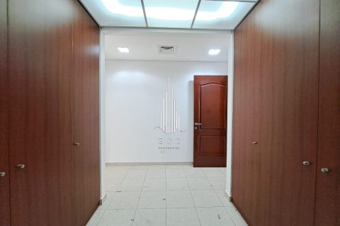 Villa de 4 dormitorios en Abu Dhabi Gate City, UAE No. 37511 16