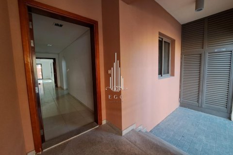 Villa de 4 dormitorios en Abu Dhabi Gate City, UAE No. 37511 20