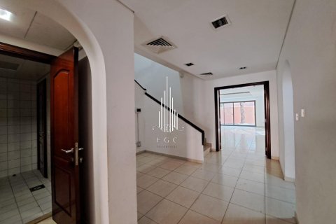 Villa de 4 dormitorios en Abu Dhabi Gate City, UAE No. 37511 19