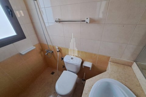 Villa de 4 dormitorios en Abu Dhabi Gate City, UAE No. 37511 27
