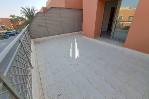 Villa de 4 dormitorios en Abu Dhabi Gate City, UAE No. 37511 22