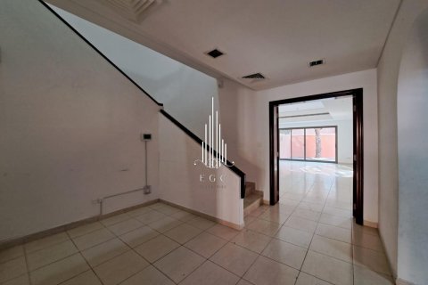 Villa de 4 dormitorios en Abu Dhabi Gate City, UAE No. 37511 7