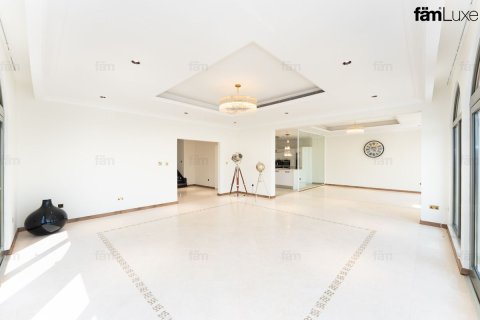 4 bedrooms Villa in Palm Jumeirah, UAE No. 222414 8