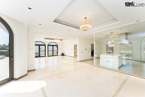 4 bedrooms Villa in Palm Jumeirah, UAE No. 222414 3
