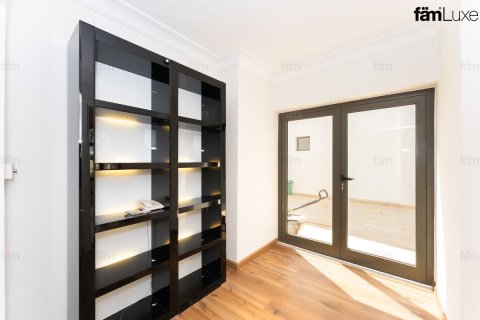 4 bedrooms Villa in Palm Jumeirah, UAE No. 222414 18