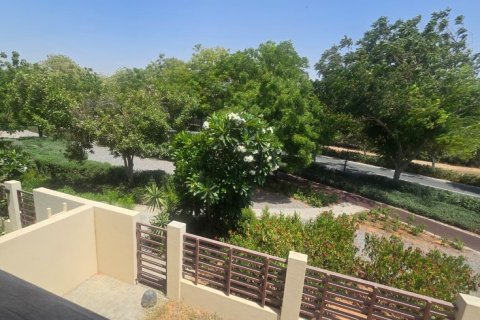 3 bedrooms Townhouse in Ras Al Khaimah, UAE No. 183632 3
