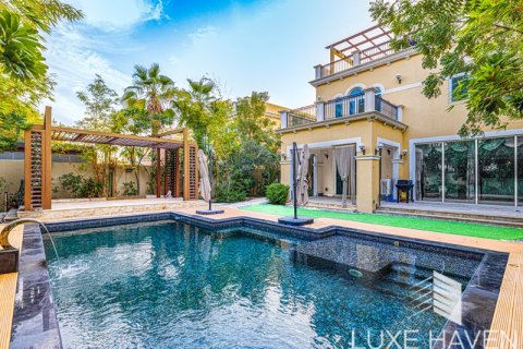 Вилла с 4 спальнями в Legacy Nova Villas, ОАЭ №13051