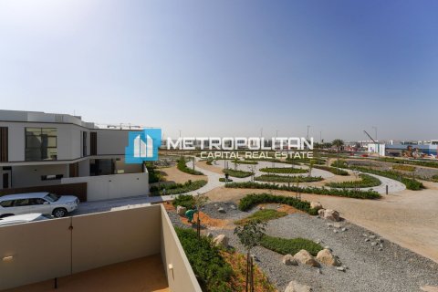 2 bedrooms Townhouse in Abu Dhabi, UAE No. 219632