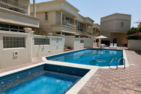 Villa de 4 dormitorios en Al Safa, UAE No. 215362 11
