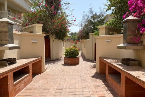 Villa de 4 dormitorios en Al Safa, UAE No. 215362 18