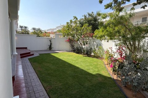 Villa de 4 dormitorios en Al Safa, UAE No. 215362