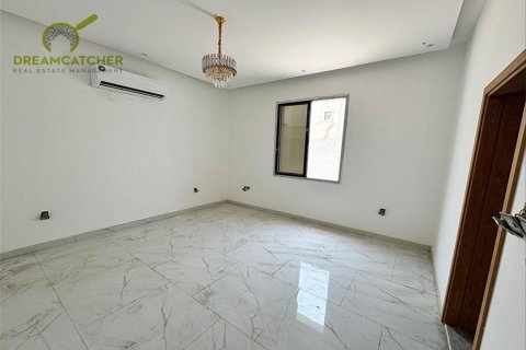Вилла с 6 спальнями в Seih Al Uraibi, ОАЭ №34207 16