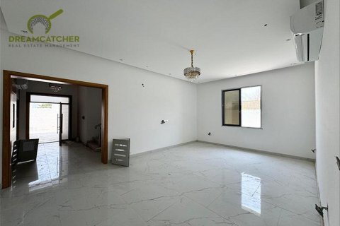 Вилла с 6 спальнями в Seih Al Uraibi, ОАЭ №34207 10