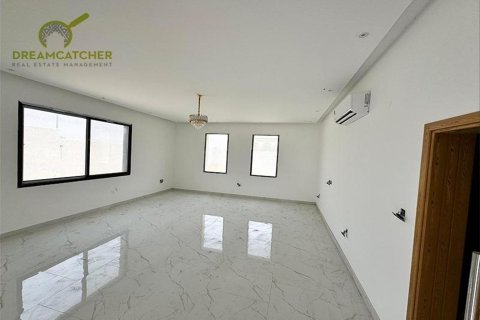 Вилла с 6 спальнями в Seih Al Uraibi, ОАЭ №34207 6