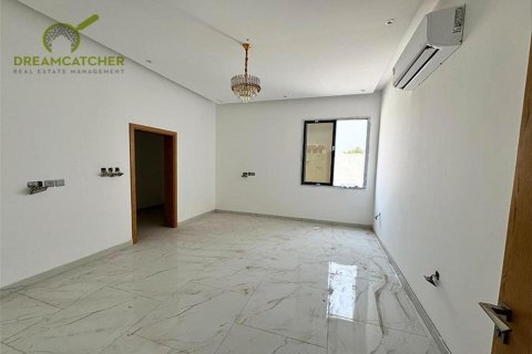 Вилла с 6 спальнями в Seih Al Uraibi, ОАЭ №34207 7