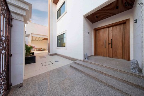 6 bedrooms Villa in Dubai, UAE No. 151907 4