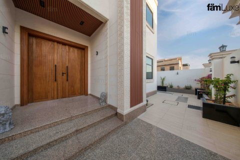 6 bedrooms Villa in Dubai, UAE No. 151907 11