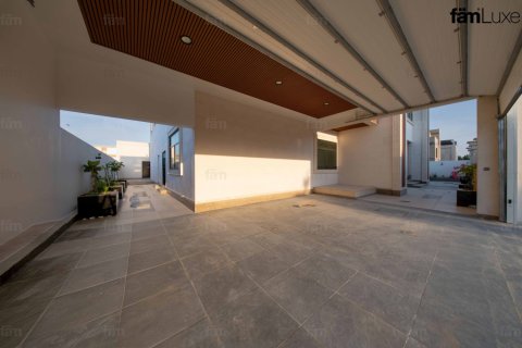 6 bedrooms Villa in Dubai, UAE No. 151907 3