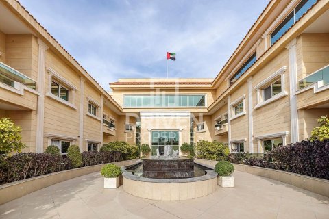 3 bedrooms Penthouse in Jumeirah, UAE No. 212533 17