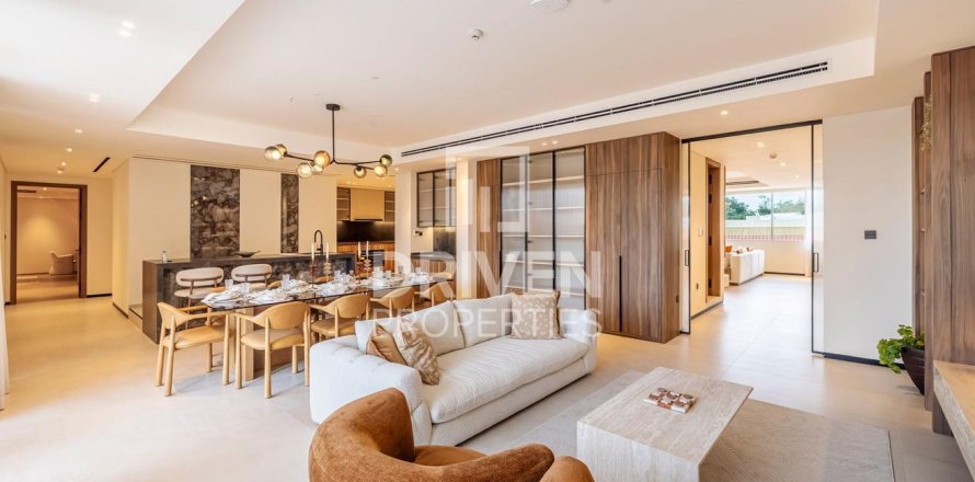 3 bedrooms Penthouse in Jumeirah, UAE No. 212533