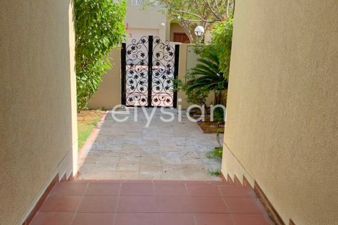 Villa de 4 dormitorios en Meadows 8, UAE No. 64979 6