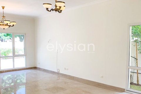 Villa de 4 dormitorios en Meadows 8, UAE No. 64979 9