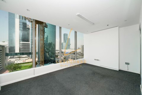 112m² Office in Sheikh Zayed Road, UAE No. 219349 3