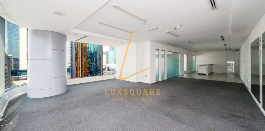 112m² Office in Sheikh Zayed Road, UAE No. 219349