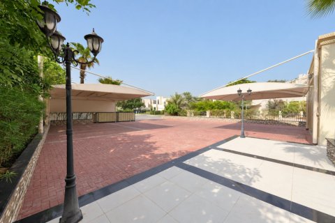 Villa de 4 dormitorios en Jumeirah Islands, UAE No. 221700 12