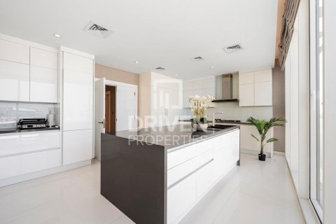 Appartement de 4 chambres à The Crescent, UAE No. 211297 13