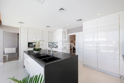Appartement de 4 chambres à The Crescent, UAE No. 211297 12