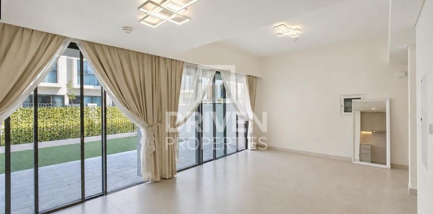 Townhouse de 3 dormitorios en The Valley, UAE No. 222911