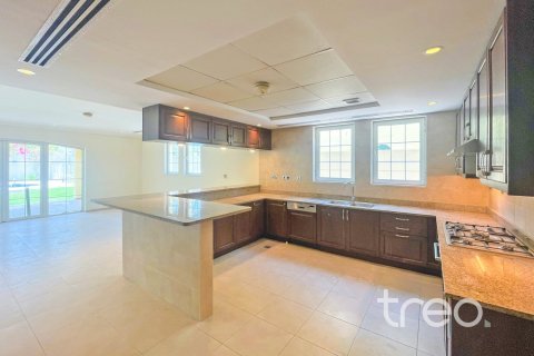 Villa de 4 chambres à Legacy, UAE No. 222750 6
