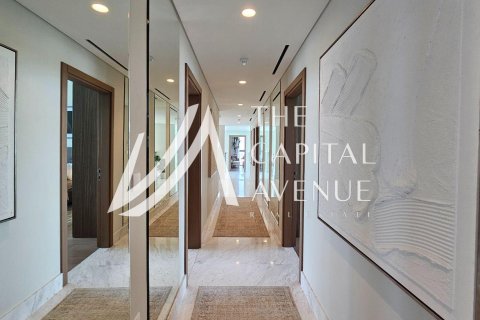 7 bedrooms Villa in Abu Dhabi, UAE No. 223575 11