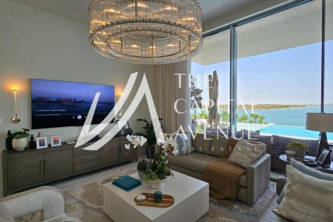 7 bedrooms Villa in Abu Dhabi, UAE No. 223575 3