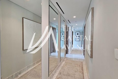 7 bedrooms Villa in Abu Dhabi, UAE No. 223575 10