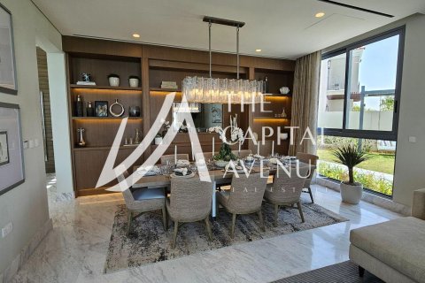 7 bedrooms Villa in Abu Dhabi, UAE No. 223575 6