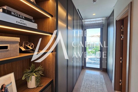 7 bedrooms Villa in Abu Dhabi, UAE No. 223575 15