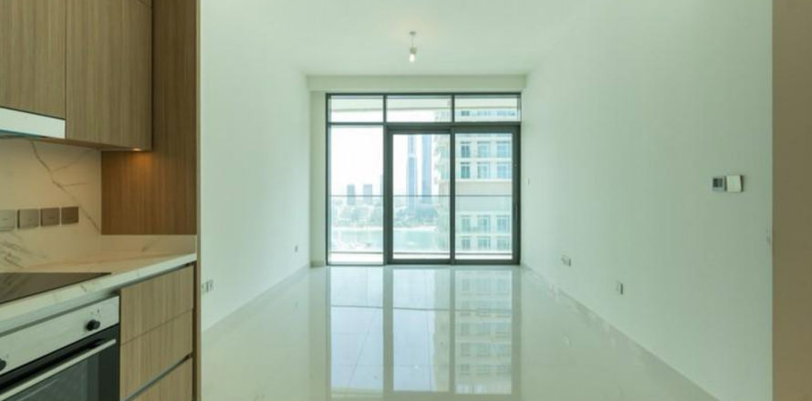 Appartement de 2 chambres à EMAAR Beachfront, UAE No. 223412
