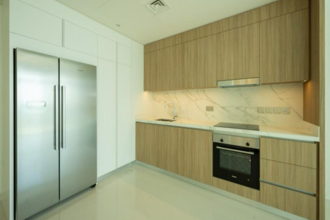 Appartement de 2 chambres à EMAAR Beachfront, UAE No. 223412 3