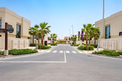 Townhouse de 2 dormitorios en Yas Island, UAE No. 215433 5