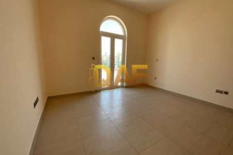 Villa de 4 dormitorios en Jumeirah 3, UAE No. 3738 3