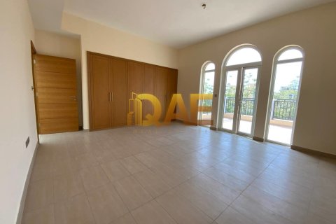 Villa de 4 dormitorios en Jumeirah 3, UAE No. 3738 5