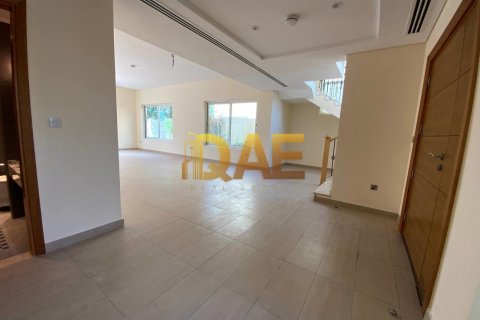 Villa de 4 dormitorios en Jumeirah 3, UAE No. 3738 8